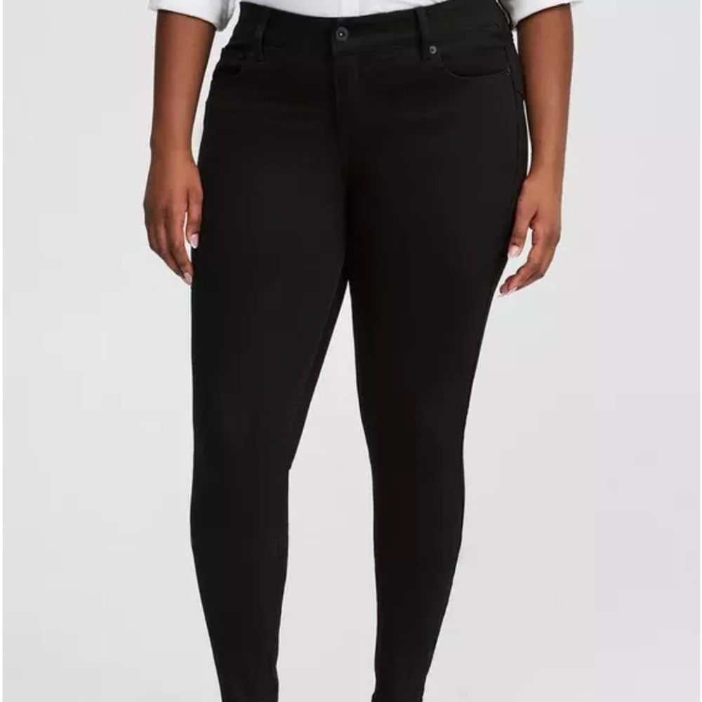 Torrid Black Bombshell Skinny Jeans size 24